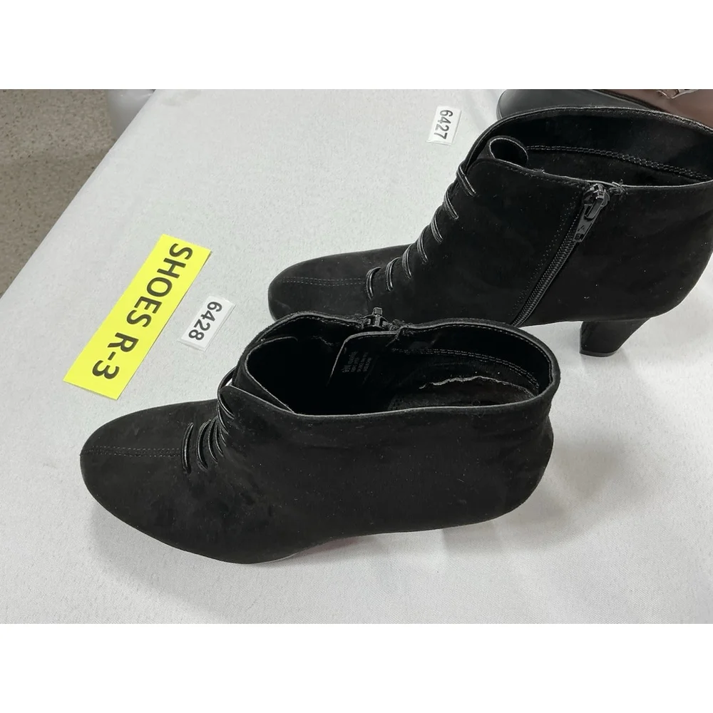 Womans NWOT Aerosoles Advertise Heel Rest Ankle Boots 9.5 M Black Side Zip Heel